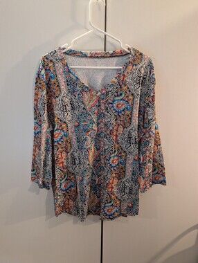 TFSDOD Woman's XXL Paisley V-Neck Women's Top in Multicolor NWT